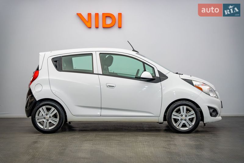 Хэтчбек Chevrolet Spark 2014 в Киеве
