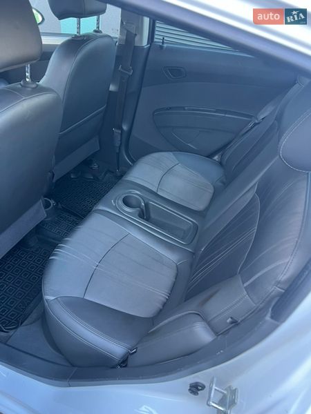 Хэтчбек Chevrolet Spark 2014 в Киеве