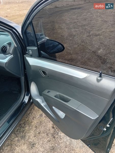 Хэтчбек Chevrolet Spark 2013 в Погребах