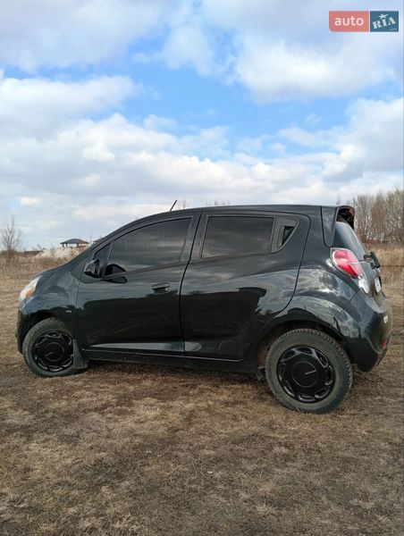 Хэтчбек Chevrolet Spark 2013 в Погребах