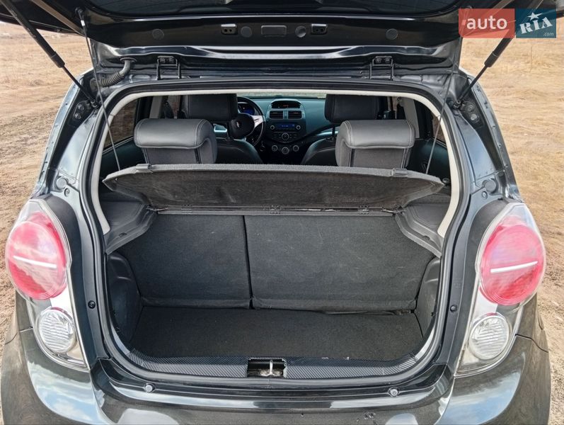 Хэтчбек Chevrolet Spark 2013 в Погребах