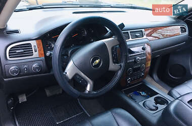 Позашляховик / Кросовер Chevrolet Suburban 2012 в 
