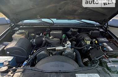 Позашляховик / Кросовер Chevrolet Suburban 1999 в 