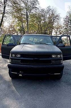 Внедорожник / Кроссовер Chevrolet Suburban 1999 в 