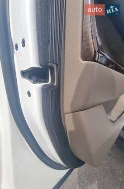 Внедорожник / Кроссовер Chevrolet Suburban 2017 в Киеве