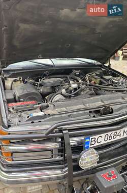 Внедорожник / Кроссовер Chevrolet Suburban 1999 в Стрые