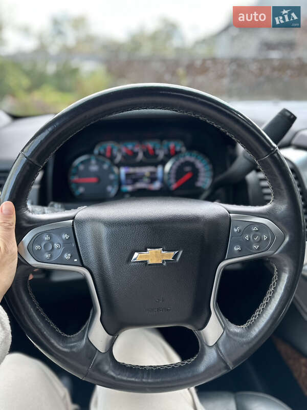 Внедорожник / Кроссовер Chevrolet Suburban 2015 в Калуше