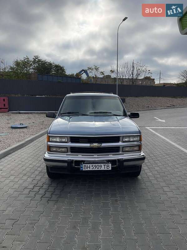 Позашляховик / Кросовер Chevrolet Suburban 1994 в Одесі
