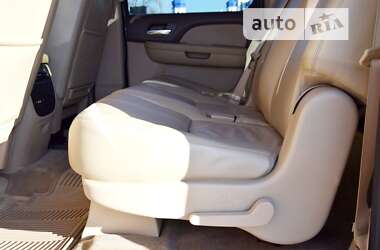 Внедорожник / Кроссовер Chevrolet Suburban 2013 в Киеве