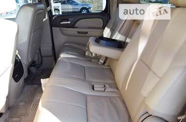 Внедорожник / Кроссовер Chevrolet Suburban 2013 в Киеве