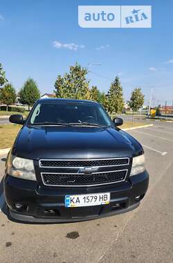 Позашляховик / Кросовер Chevrolet Suburban 2009 в Києві