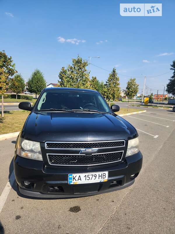 Позашляховик / Кросовер Chevrolet Suburban 2009 в Києві