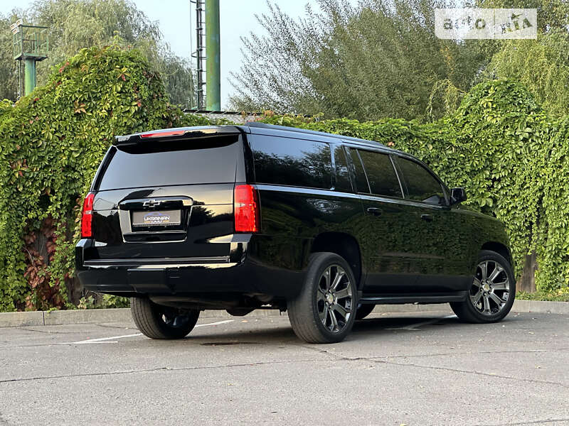 Позашляховик / Кросовер Chevrolet Suburban 2014 в Дніпрі