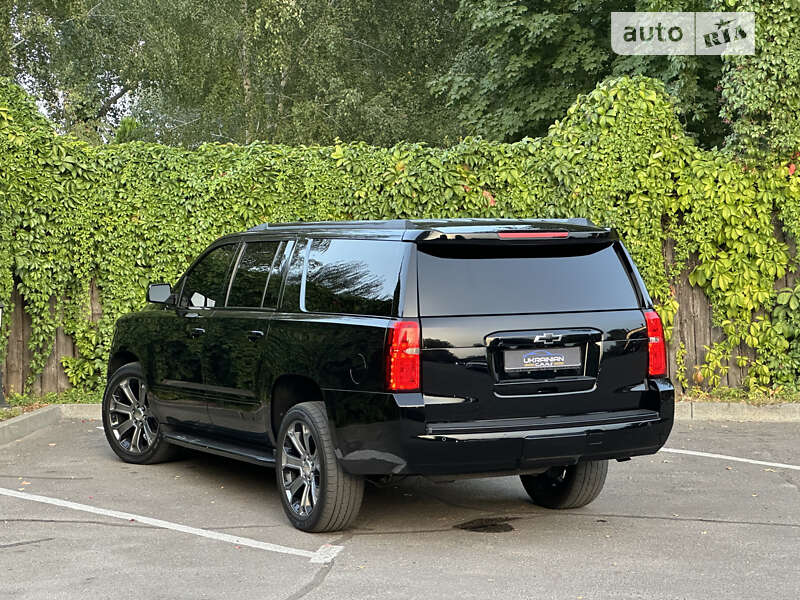 Позашляховик / Кросовер Chevrolet Suburban 2014 в Дніпрі