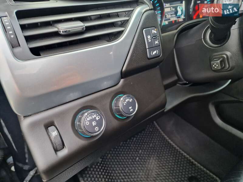 Внедорожник / Кроссовер Chevrolet Suburban 2018 в Киеве