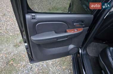 Позашляховик / Кросовер Chevrolet Suburban 2013 в 