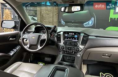 Позашляховик / Кросовер Chevrolet Suburban 2015 в Києві