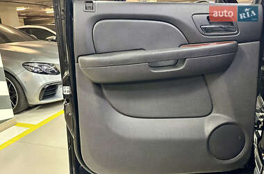 Позашляховик / Кросовер Chevrolet Suburban 2011 в 