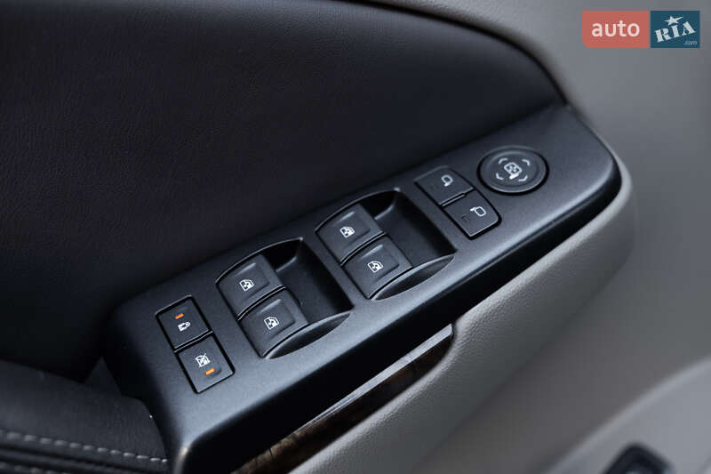 Позашляховик / Кросовер Chevrolet Suburban 2015 в Києві