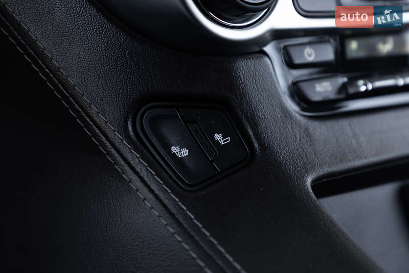 Позашляховик / Кросовер Chevrolet Suburban 2015 в Києві