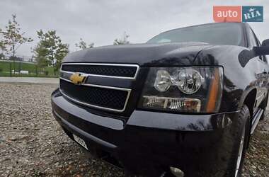 Позашляховик / Кросовер Chevrolet Suburban 2013 в 
