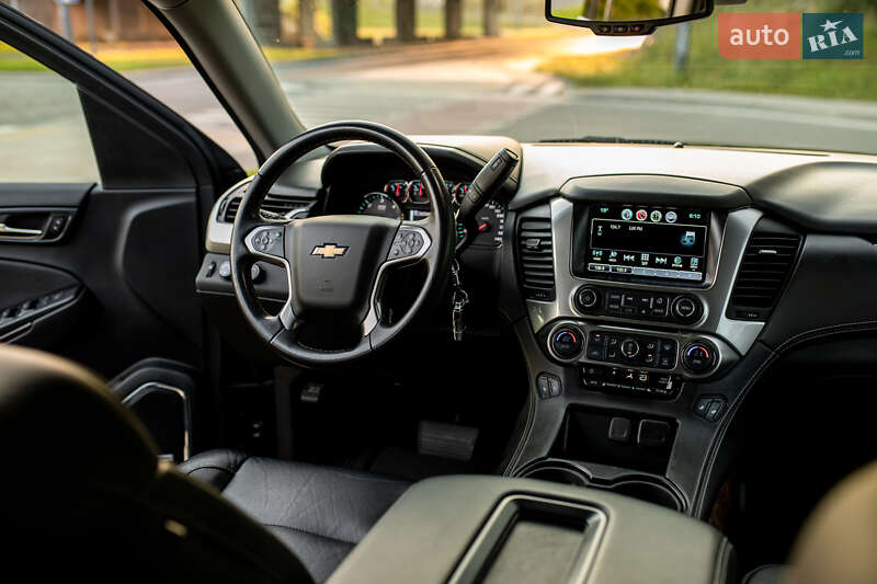 Позашляховик / Кросовер Chevrolet Suburban 2018 в Києві