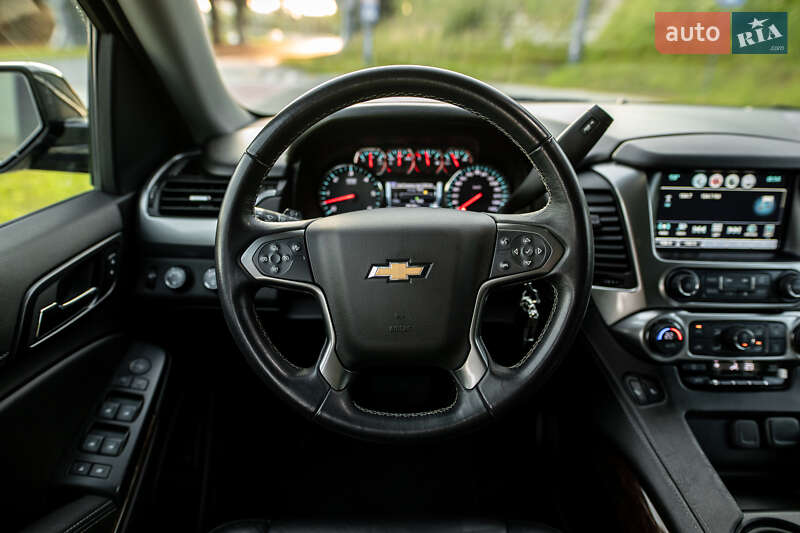 Позашляховик / Кросовер Chevrolet Suburban 2018 в Києві