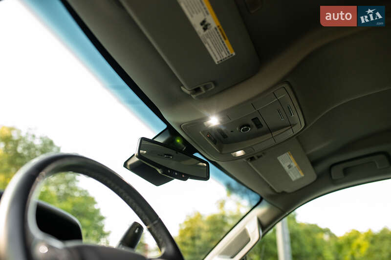 Позашляховик / Кросовер Chevrolet Suburban 2018 в Києві