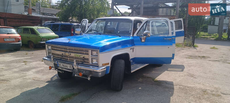 Позашляховик / Кросовер Chevrolet Suburban 1985 в Львові