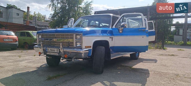 Позашляховик / Кросовер Chevrolet Suburban 1985 в Львові