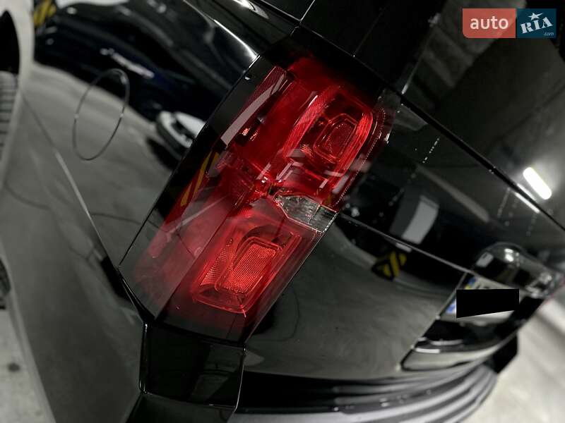 Внедорожник / Кроссовер Chevrolet Suburban 2014 в Днепре