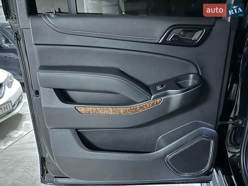 Внедорожник / Кроссовер Chevrolet Suburban 2014 в Днепре