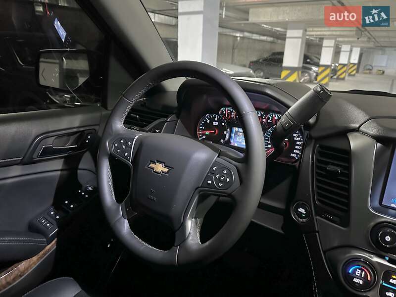 Внедорожник / Кроссовер Chevrolet Suburban 2014 в Днепре