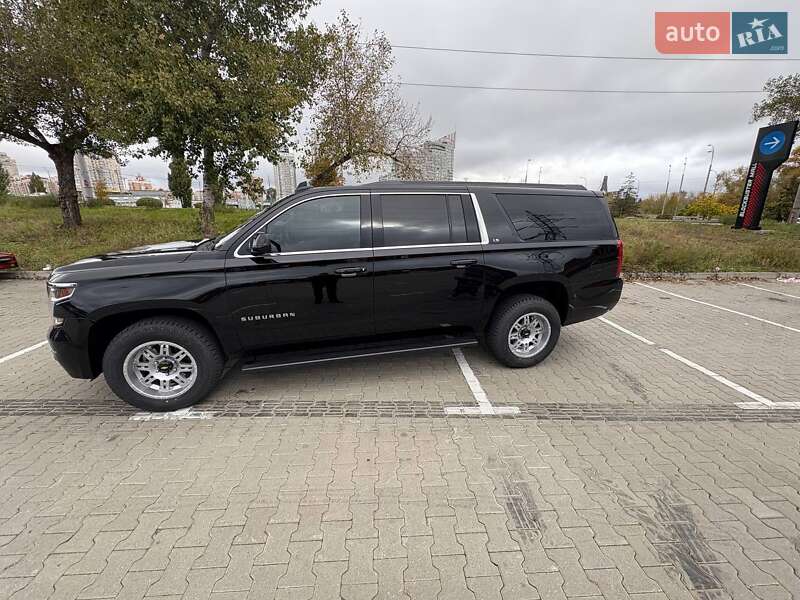 Внедорожник / Кроссовер Chevrolet Suburban 2016 в Киеве фото 9 Внедорожник / Кроссовер Chevrolet Suburban 2016 в Киеве