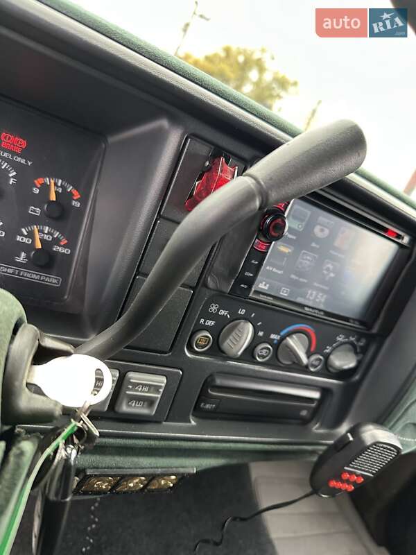 Внедорожник / Кроссовер Chevrolet Suburban 1997 в Белогородке