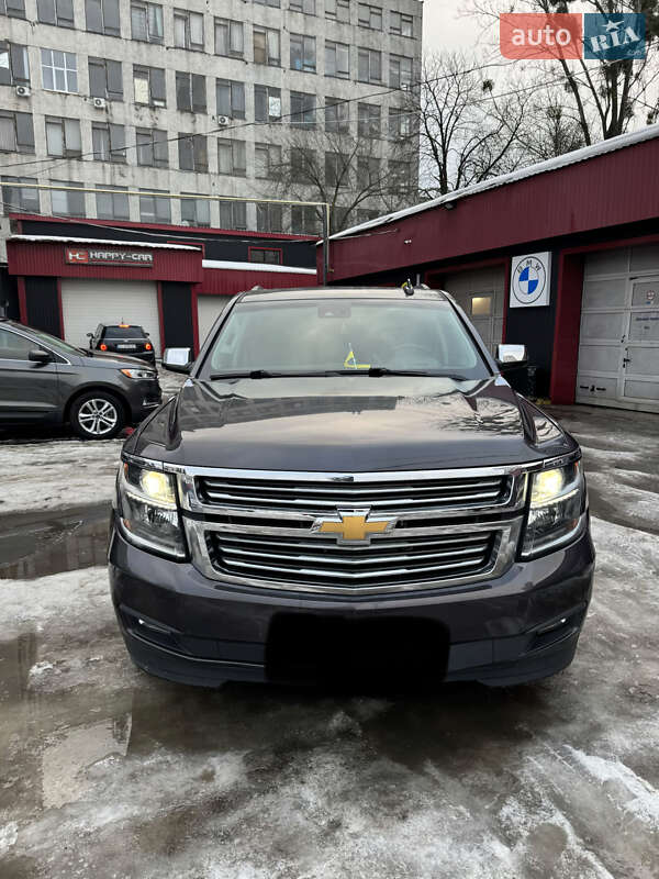 Внедорожник / Кроссовер Chevrolet Suburban 2016 в Киеве