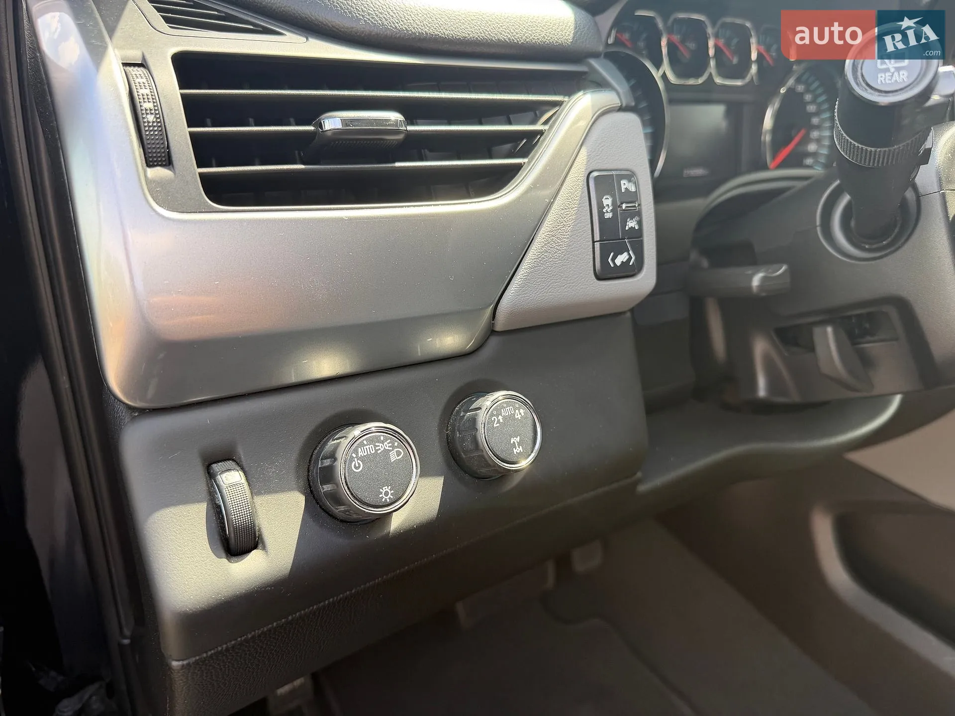 2018 Chevrolet Suburban - мініатюра 3