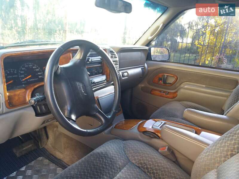 Внедорожник / Кроссовер Chevrolet Tahoe 1997 в Кривом Роге