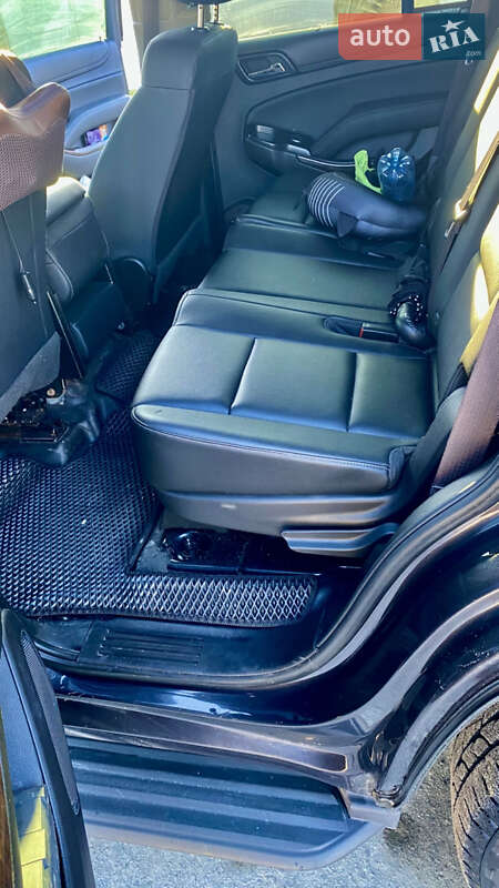 Внедорожник / Кроссовер Chevrolet Tahoe 2016 в Остроге