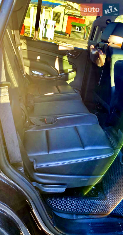 Внедорожник / Кроссовер Chevrolet Tahoe 2016 в Остроге