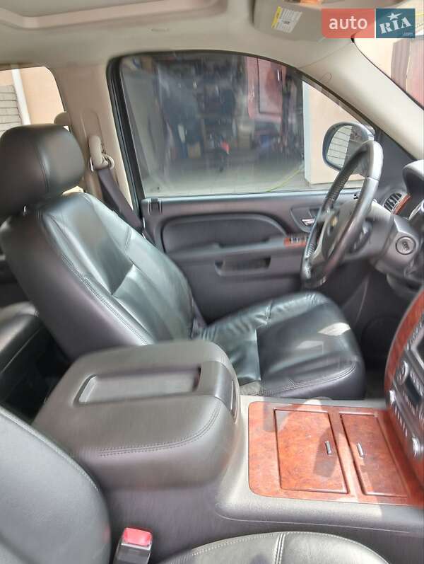 Внедорожник / Кроссовер Chevrolet Tahoe 2011 в Киеве