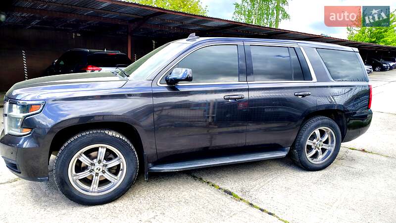 Внедорожник / Кроссовер Chevrolet Tahoe 2016 в Остроге