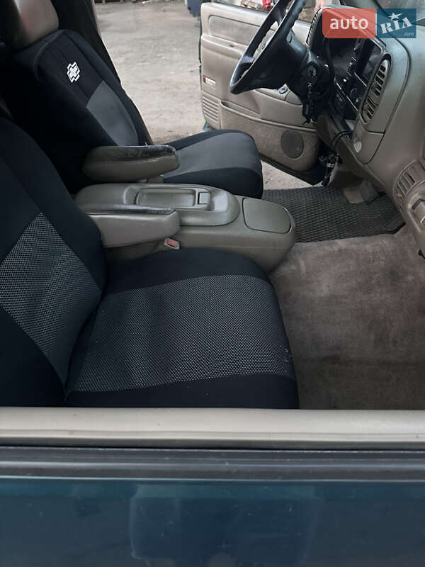 Позашляховик / Кросовер Chevrolet Tahoe 1998 в Києві