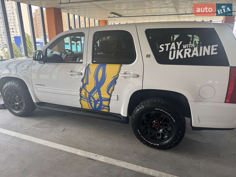 Позашляховик / Кросовер Chevrolet Tahoe 2012 в Києві