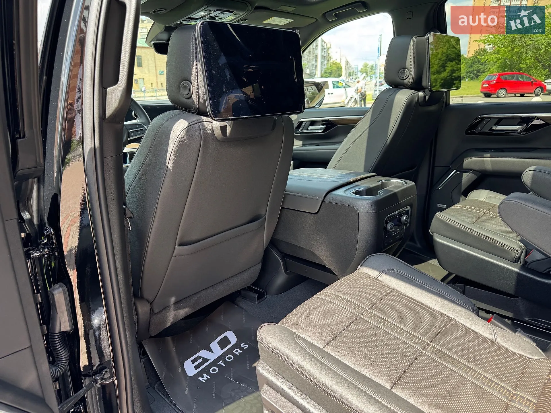 2026 Chevrolet Tahoe - мініатюра 48