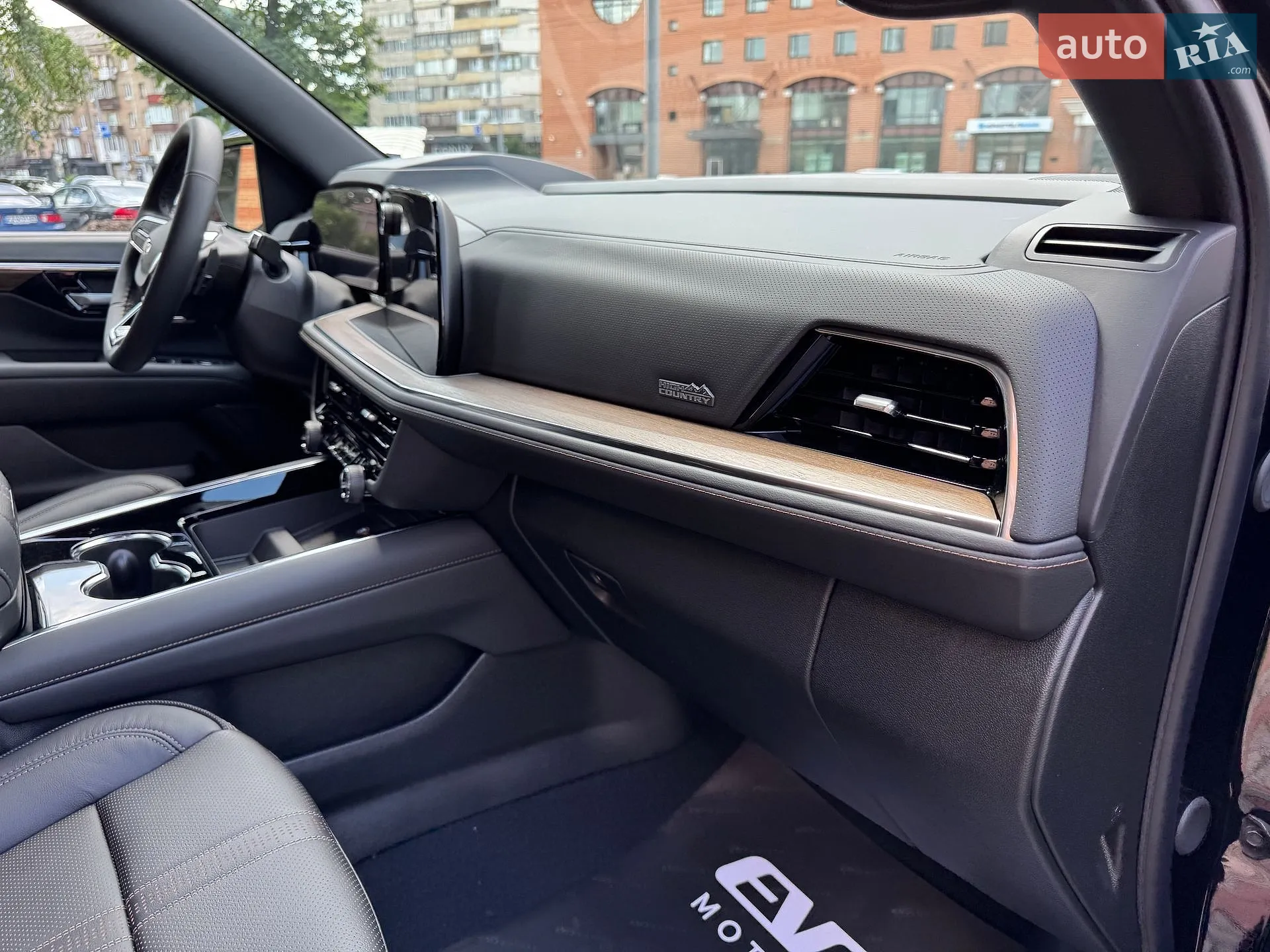 2026 Chevrolet Tahoe - мініатюра 36