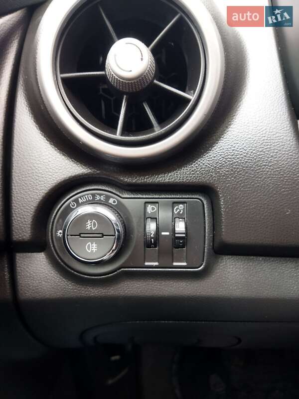 Внедорожник / Кроссовер Chevrolet Tracker 2014 в Каменец-Подольском