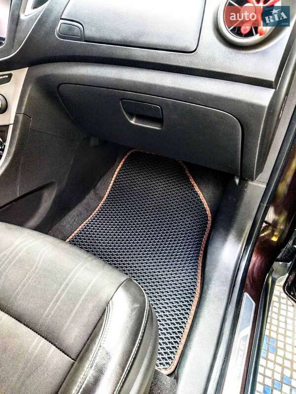 Внедорожник / Кроссовер Chevrolet Tracker 2014 в Каменец-Подольском