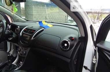 Позашляховик / Кросовер Chevrolet Tracker 2013 в Золочеві