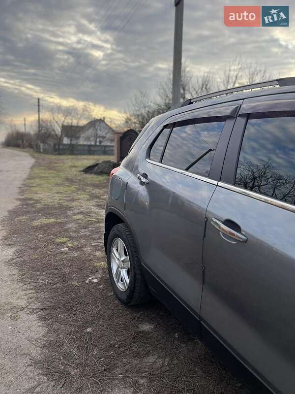 Внедорожник / Кроссовер Chevrolet Tracker 2013 в Киеве